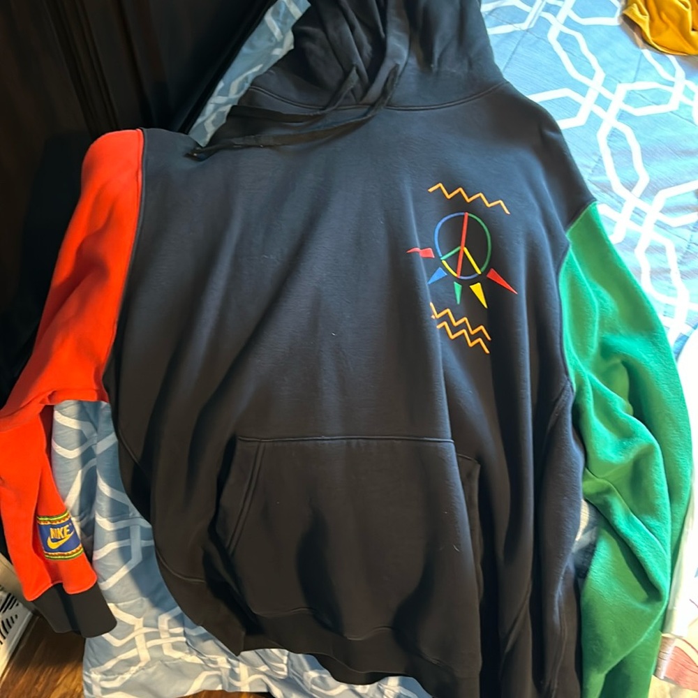 nike sweatshirt